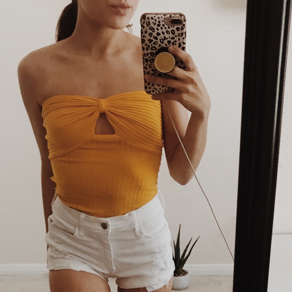Yellow body suit🤍